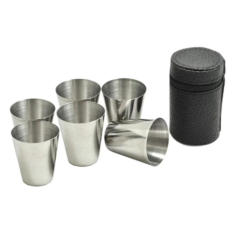Set 6 pahare shot inox, Zola®, in suport teaca de piele sintetica, 30 ml, argintii Set 6 pahare shot inox, Zola®, in suport teaca de piele sintetica, 30 ml, argintii